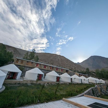 Apex Hotels And Resorts Hussaini Karimabad  外观 照片