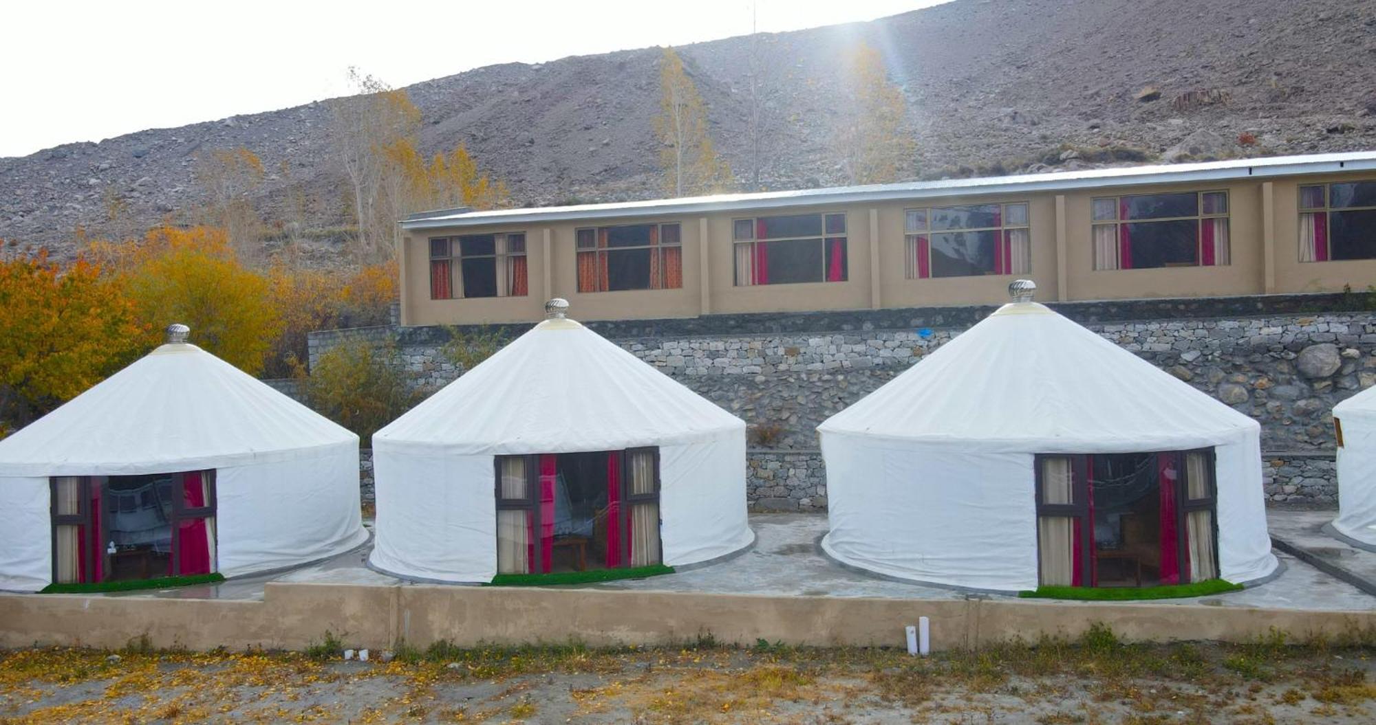 Apex Hotels And Resorts Hussaini Karimabad  外观 照片