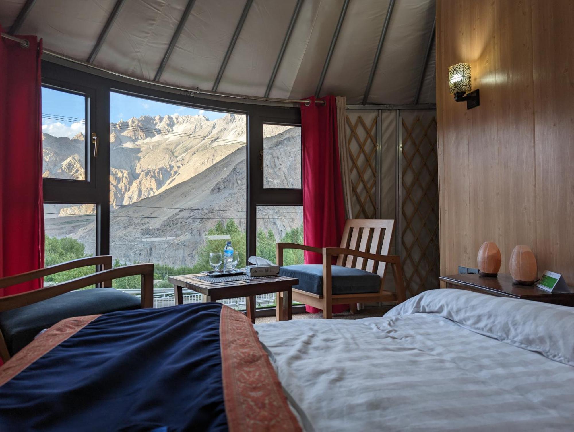 Apex Hotels And Resorts Hussaini Karimabad  外观 照片