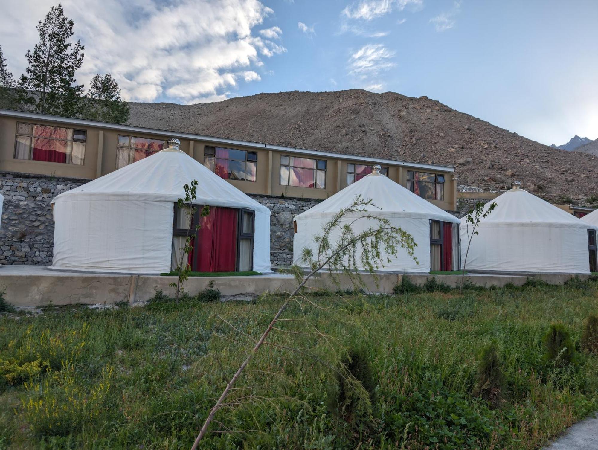 Apex Hotels And Resorts Hussaini Karimabad  外观 照片