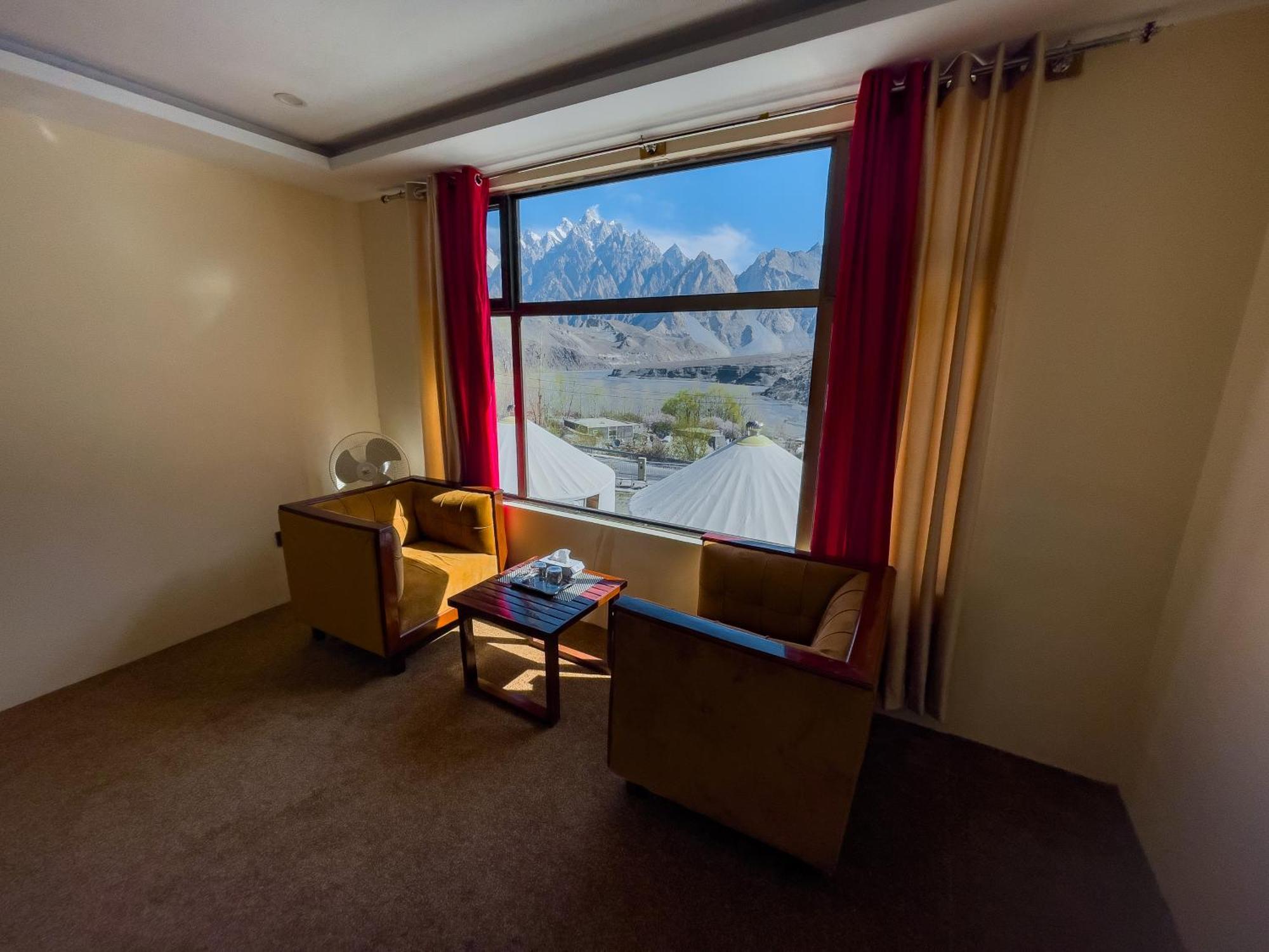 Apex Hotels And Resorts Hussaini Karimabad  外观 照片