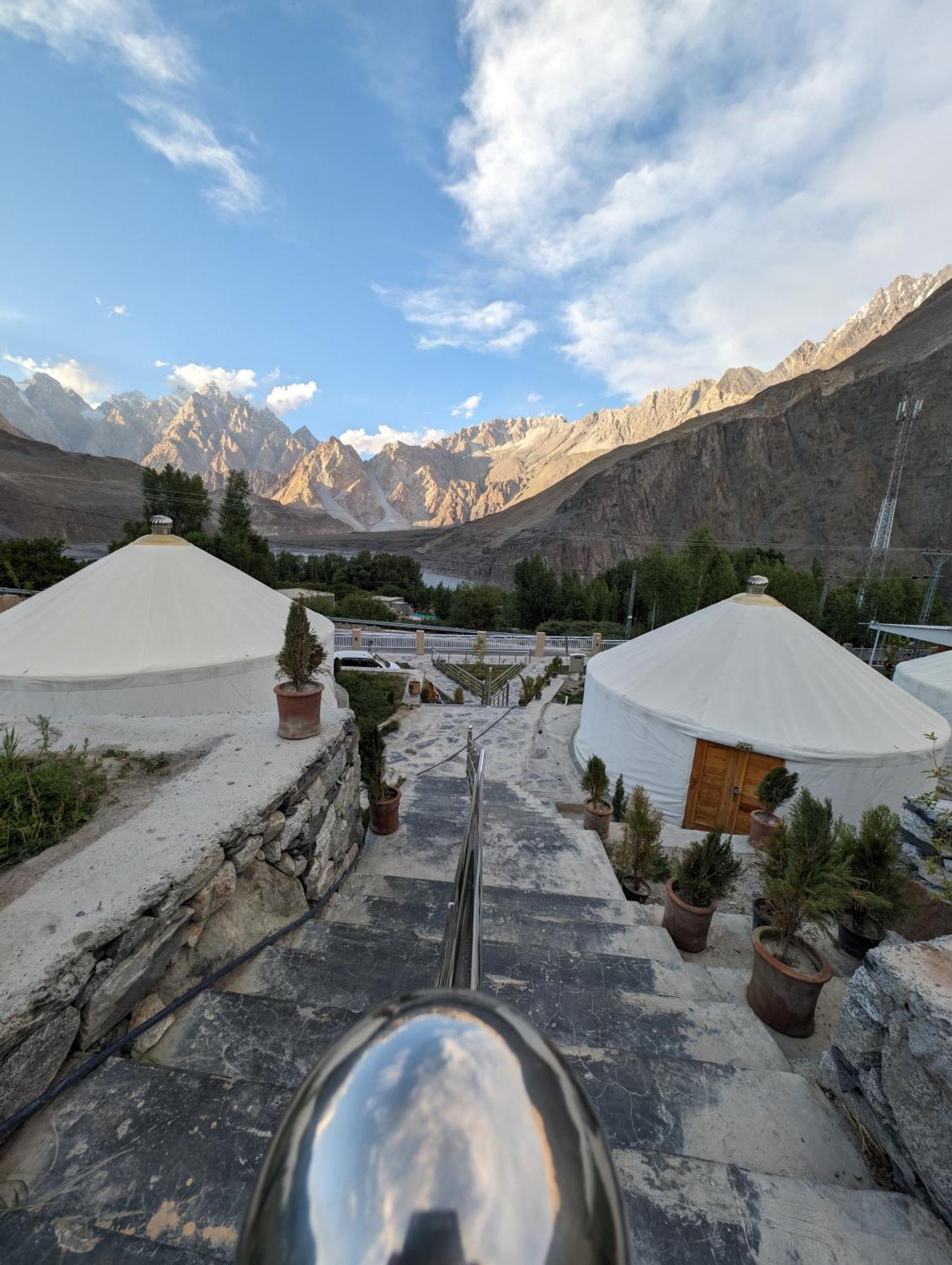 Apex Hotels And Resorts Hussaini Karimabad  外观 照片