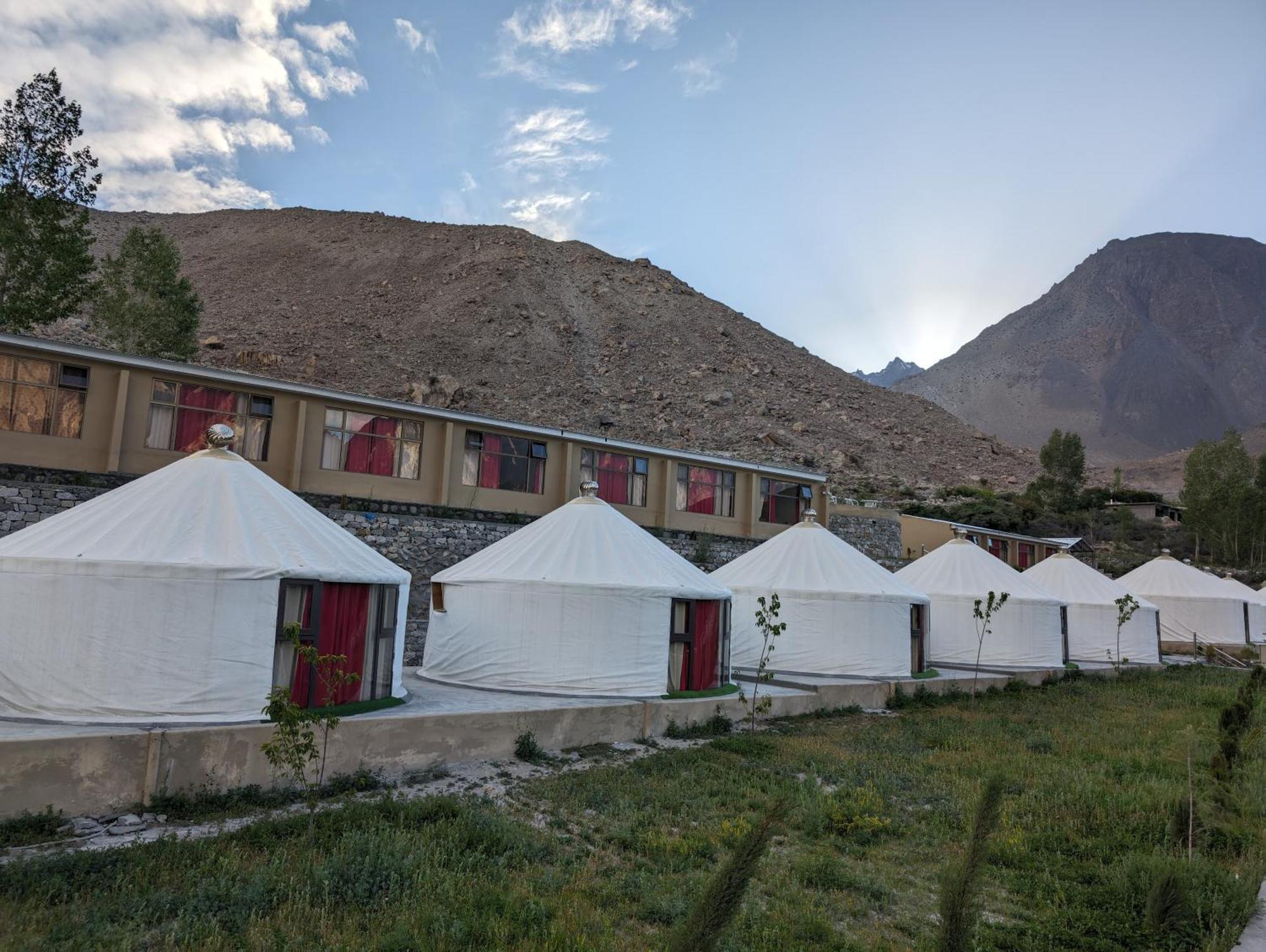 Apex Hotels And Resorts Hussaini Karimabad  外观 照片