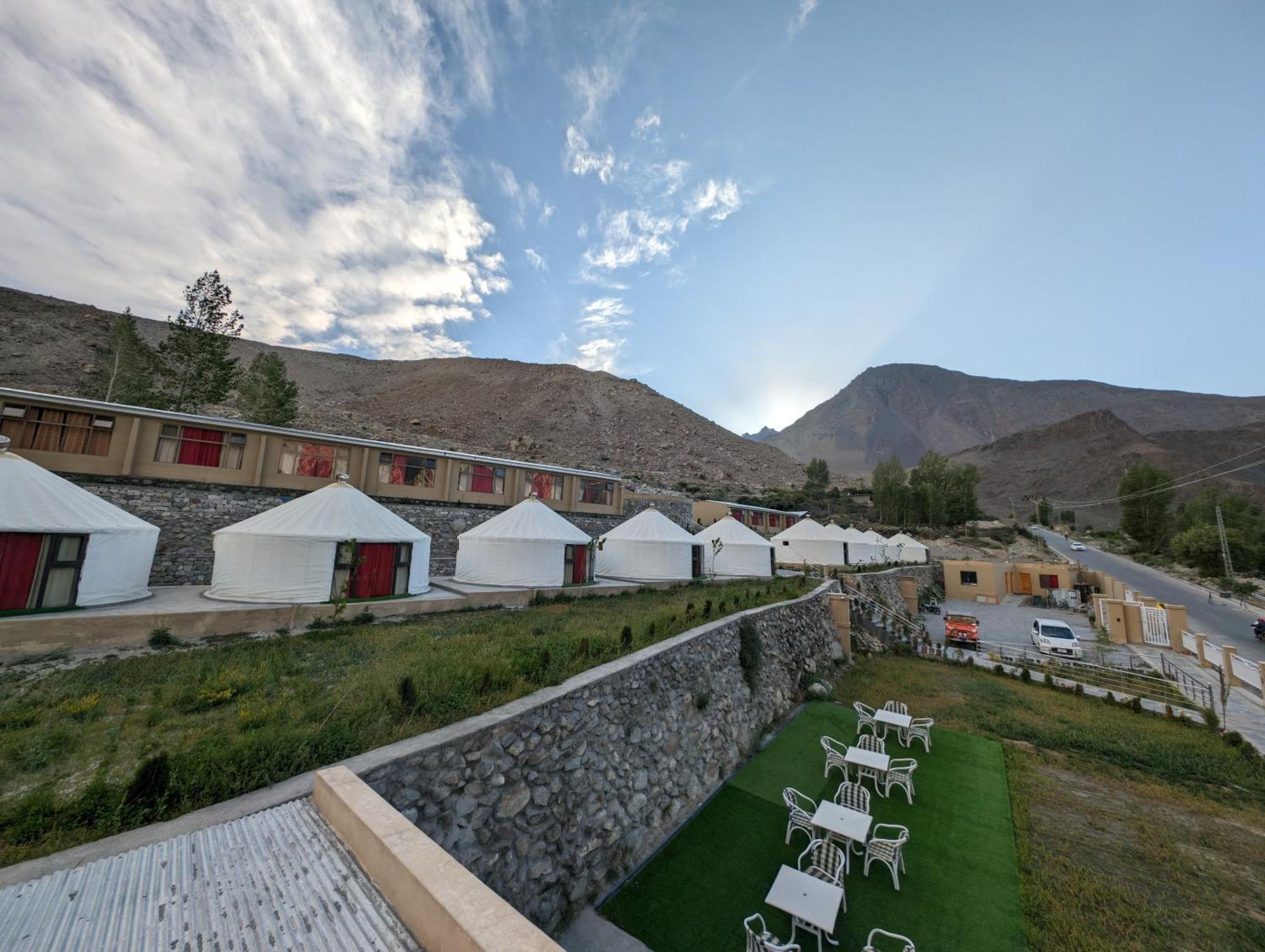 Apex Hotels And Resorts Hussaini Karimabad  外观 照片