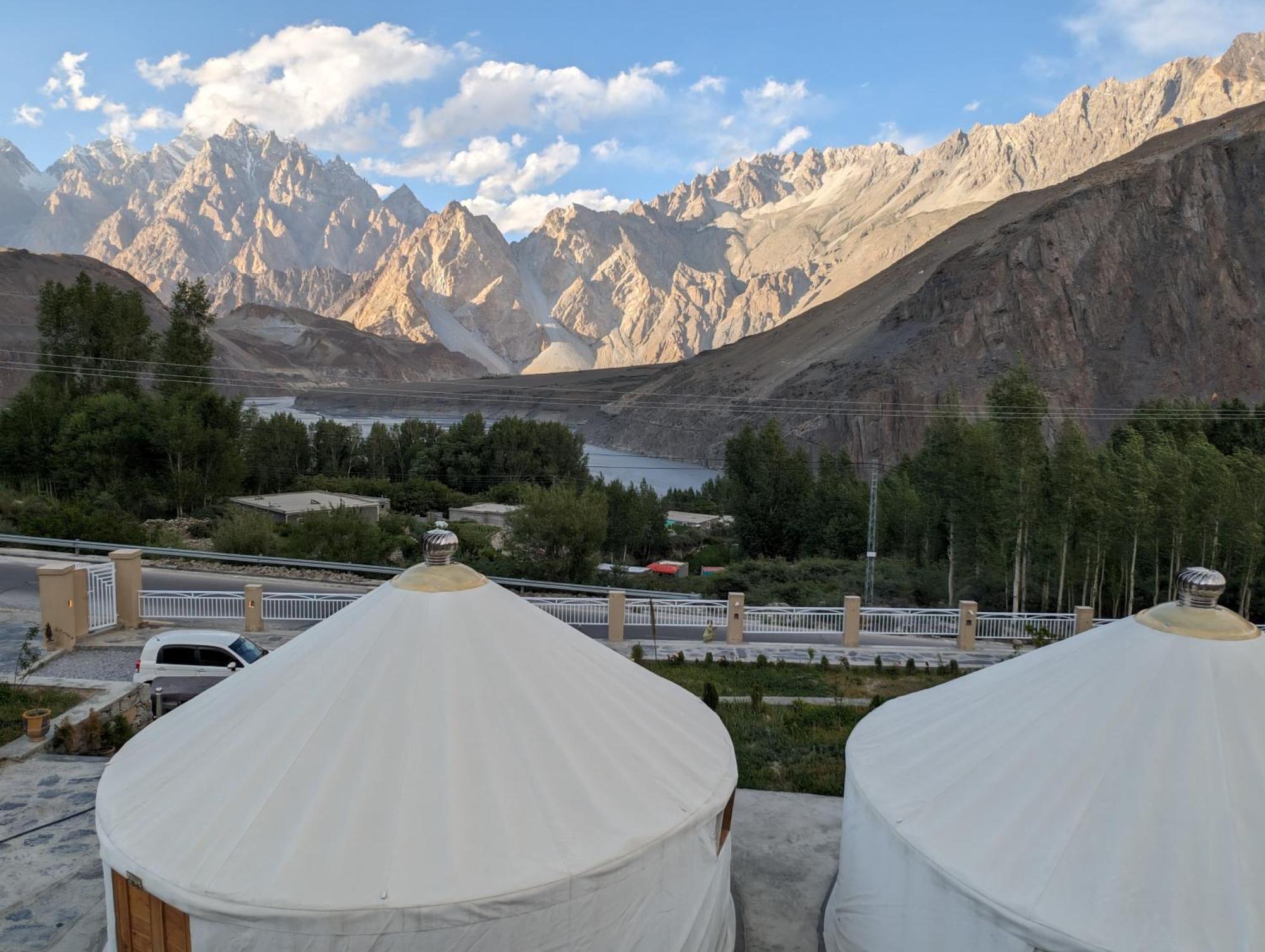 Apex Hotels And Resorts Hussaini Karimabad  外观 照片