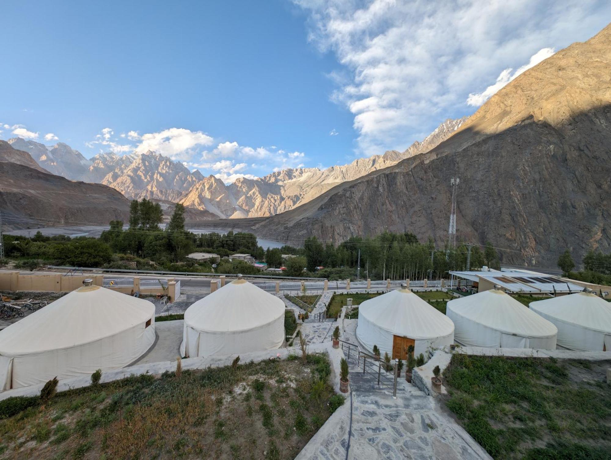 Apex Hotels And Resorts Hussaini Karimabad  外观 照片