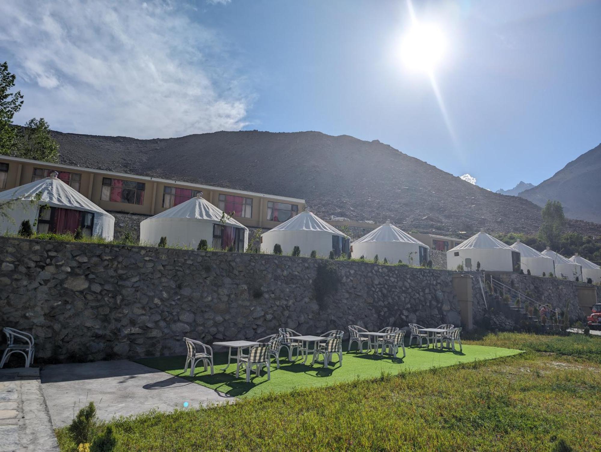 Apex Hotels And Resorts Hussaini Karimabad  外观 照片