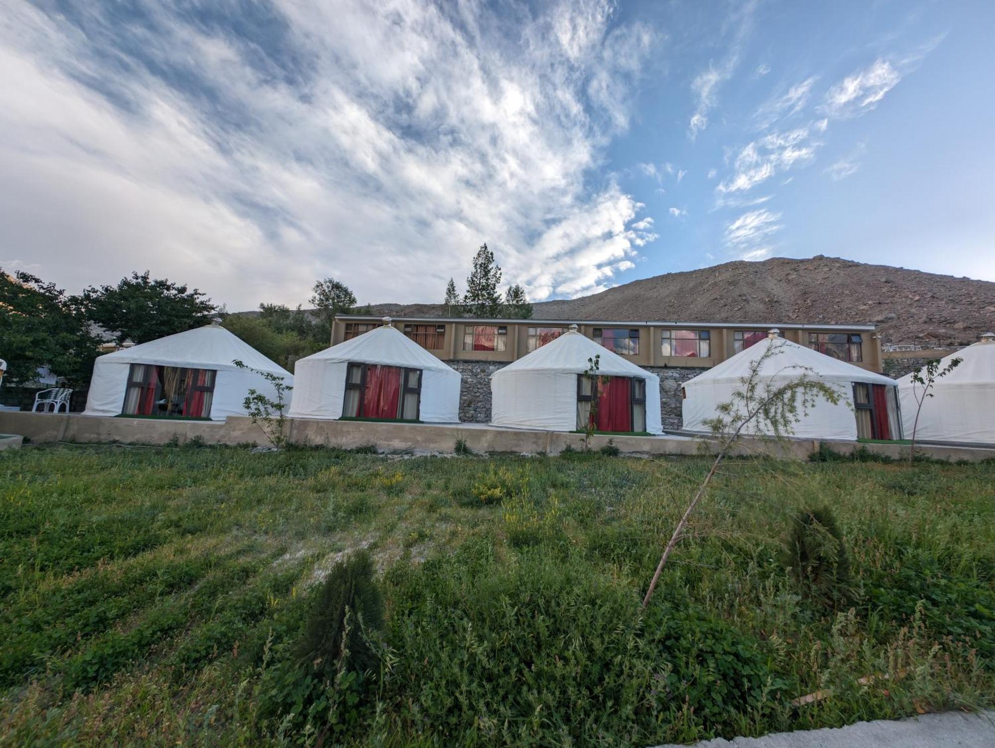 Apex Hotels And Resorts Hussaini Karimabad  外观 照片